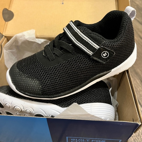 BNIB Striderite Toddler Running Shoes - Brand New, Never worn - Picture 5 of 5